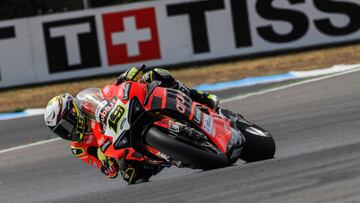 Bautista durante el FP1 de SBK en Estoril.