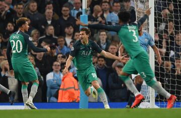  4-3. Fernando Llorente celebró el tercer gol.