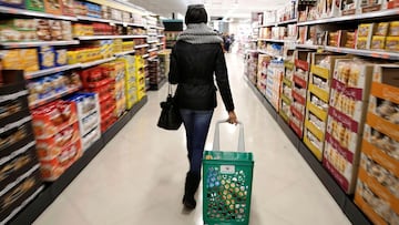 Imagen de archivo de un supermercado. EFE/Manuel Bruque