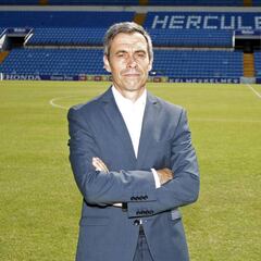 Carmelo, a la caza de siete refuerzos con ficha profesional