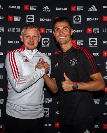 Si Messi abandon¨® el club de su vida, el Barcelona, para marcharse al PSG, su n¨¦mesis deportivo, Cristiano Ronaldo volv¨ªa a la que fue su casa, el Manchester United, trece a?os despu¨¦s de dejar Old Trafford para fichar por el Real Madrid. A pesar de que la temporada de los ¡®red devils¡¯ es irregular, Cristiano mantiene sus grandes registros goleadores.