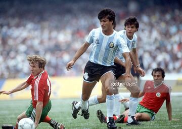 Ha sido uno de los jugadores más talentosos de Argentina. Ganó la Copa del Mundo del '86 y luego llegó a Colo Colo. También jugó en O'Higgins, Audax y Wanderers.
