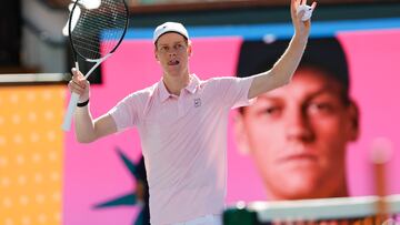 Jannik Sinner celebra su triunfo contra Alexander Zverev en Indian Wells.