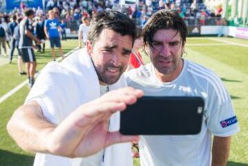 Marcelo Salas jugó el partido de las leyendas de Juventus ante las estrellas de la UEFA. Deco aprovechó de sacarse una foto con el Matador.