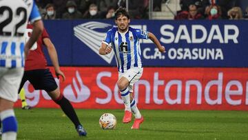 David Silva durante un encuentro con la Real.