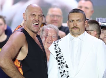 The boxers Tyson Fury (L) of Britain and Oleksandr Usyk of Ukraine pose during a press conference in Riyadh