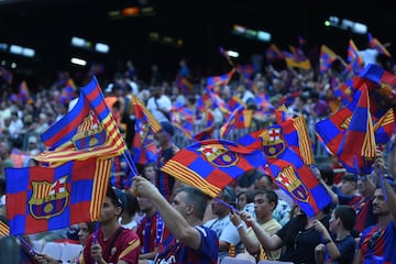 Ambientazo en el Camp Nou.