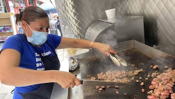 Carmen Calles no tuvo miedo a la pandemia del coronavirus y la retó con un negocio de comida mexicana que sigue teniendo éxito en la ciudad de Los Ángeles.