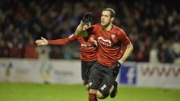 Urko Vera celebra el gol.