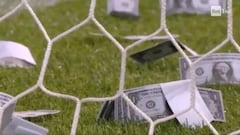 Money thrown on the pitch at Donnarumma during the Denmark - Italy game