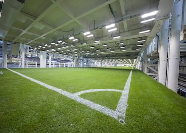 Las planchas que permiten guardar el césped en el hipogeo es uno de los elementos estrella de la remodelación del Bernabéu. El conjunto blanco ha publicado nuevas fotografías de dichas planchas para ver los entresijos del mecanismo.