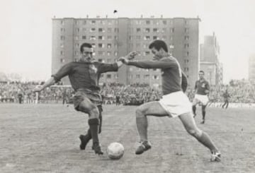 The most high-scoring encounter between the teams saw France prevail courtesy of a hat-trick from Reims striker Just Fontaine, 13-goal top scorer at the previous year's World Cup in Sweden. In front of 48,111 fans at Stade de Colombes in Paris, goals from Fontaine, Pierre Grillet and Lucien Muller put France 3-0 up inside 22 minutes. Belenenses forward Matateu and Domiciano Cavem trimmed the deficit later in the first half. But Fontaine's quick-fire second-half double completed his hat-trick and gave France victory, rendering Matateu's 76th-minute effort immaterial.