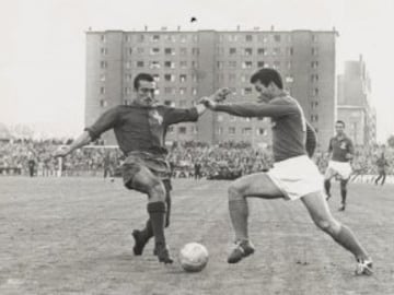 The most high-scoring encounter between the teams saw France prevail courtesy of a hat-trick from Reims striker Just Fontaine, 13-goal top scorer at the previous year's World Cup in Sweden. In front of 48,111 fans at Stade de Colombes in Paris, goals from Fontaine, Pierre Grillet and Lucien Muller put France 3-0 up inside 22 minutes. Belenenses forward Matateu and Domiciano Cavem trimmed the deficit later in the first half. But Fontaine's quick-fire second-half double completed his hat-trick and gave France victory, rendering Matateu's 76th-minute effort immaterial.