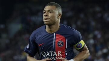 Paris (France), 15/04/2023.- Paris Saint Germain's Kylian Mbappe in action during the French Ligue 1 soccer match between Paris Saint Germain and Clermont Foot 63 in Paris, France, 03 June 2023. (Francia) EFE/EPA/CHRISTOPHE PETIT TESSON
