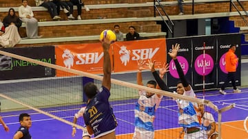 El juego entre Cajicá Activa y Karma Kuppa fue uno de los más emocionante de la primera jornada de la Superliga de Voleibol. Foto: Organización / Superliga de Voleibol.