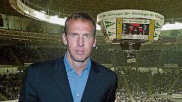 <b>SITUACIÓN COMPLICADA. </b>Bryan Colangelo, presidente de los Raptors, toma posiciones en Toronto.