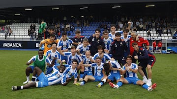 El Fabril, celebrando que es equipo de playoff tras derrotar a la Gimnástica.