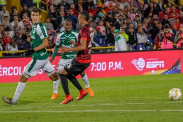 Independiente Santa Fe y Deportivo Cali jugaron en la segunda jornada del Torneo ESPN en el estadio El Campín. Se estrenaron varios de los refuerzos.