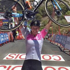 RAD Monika también corre la Vuelta a España con su bici