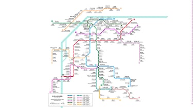 Nankín es una ciudad-subprovincia y capital de la provincia de Jiangsu en la República Popular China, situada en el delta del río Yangtsé (el mayor de China y del continente asiática). Su metro tiene 427,75 kilómetros distribuidos en 191 estaciones. En total tiene 11 líneas de metro.