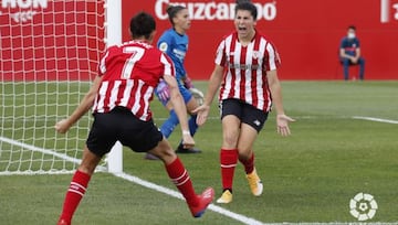 Nekane y Lucía García, jugadoras del Athletic.