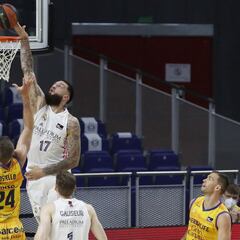 Poirier supera las expectativas en su primer mes y medio de blanco