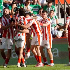 El estreno de Borja Jiménez devuelve la alegría a la parroquia de El Molinón