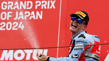 Manuel González, en el podio de Motegi.