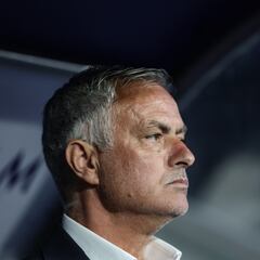 Mourinho suma y sigue, año en blanco en su primera temporada en Turquía