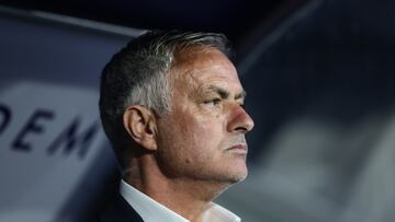 Mourinho suma y sigue, año en blanco en su primera temporada en Turquía
