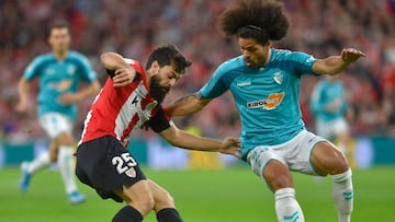 Asier Villalibre ante Aridane Hernandez.