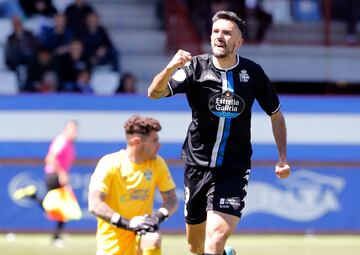 Quiles celebrando un gol.