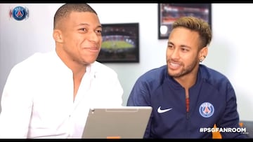 Kylian Mbapp&eacute; y Neymar en un &quot;fan room&quot; organizado por el PSG.