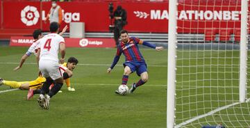 ¡¡SENTENCIA MESSI!! ¡Bono desvió el balón en el primer mano a mano con el argentino, pero el rechace le cayó de nuevo y marcó a puerta vacía!