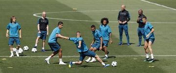 La plantilla del Real Madrid entrenándose antes de viajar a Kiev. 