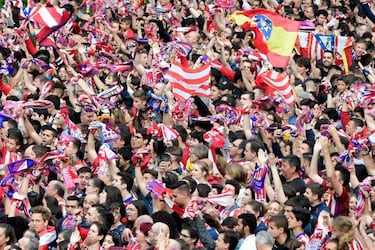 La afición hizo llorar a Torres y le gritó a Griezmann: "¡Quédate...!"