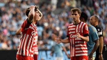 Girona's Spanish forward Joel Roca (L) reacts after missing an opportunity during the Spanish league football match between RC Celta de Vigo and Girona FC at the Balaidos stadium in Vigo on May 23, 2023. (Photo by MIGUEL RIOPA / AFP)