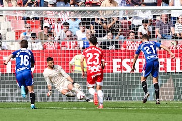 El argentino sostuvo a su equipo y le permitió la victoria. El meta detuvo tres penaltis a tres jugadores distintos. En Bilbao todavía sueñan con el guardameta del Girona.