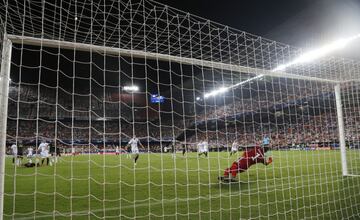 Wojciech Szczęsny detuvo un penalti lanzado por Dani Parejo.