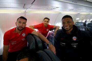 Los nacionales posaron en el avión.