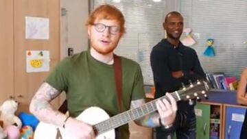 El cantante brit&aacute;nico Ed Sheeran cantando &#039;Shape of you&#039; durante su visita al Instituto de hematolog&iacute;a y oncolog&iacute;a pedi&aacute;trica de Lyon de la mano de la Fundaci&oacute;n Eric Abidal y acompa&ntilde;ado por el propio Abidal.