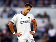 Una lesión que sufrió durante su paso por Los Angeles Galaxy en la MLS, fue el declive de la carrera de Chicharito Hernández, quien vive momentos difíciles.
