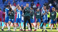BARCELONA, SPAIN - FEBRUARY 04: players of RCD Espanyol applaud fans following the LaLiga Santander match between RCD Espanyol and CA Osasuna at RCDE Stadium on February 04, 2023 in Barcelona, Spain. (Photo by Alex Caparros/Getty Images)