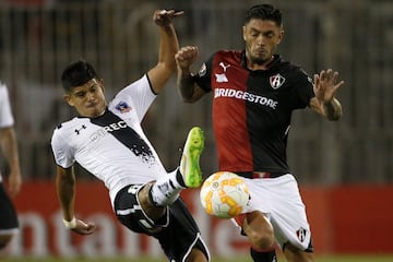 Proveniente del Al-Nasr de los Emiratos Árabes Unidos y ahora jugará para los Xolos. El chileno ha jugado en Colo Colo y Atlético Paranaense.