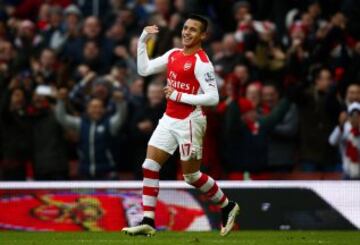 Alexis Sánchez fue la mejor figura de Arsenal: anotó doblete y dio el pase para el tercer gol, en el triunfo sobre Stoke City.