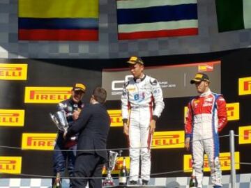 Oscar Tunjo ondea la bandera colombiana en Barcelona