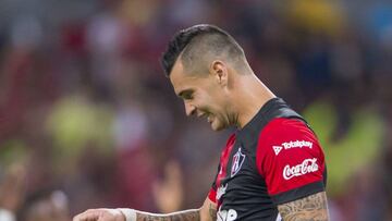 El vergonzoso penalti de Milton Caraglio en la derrota de Atlas