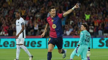 1-0. Robert Lewandowski celebra el primer tanto que anota en el minuto 7 de partido.