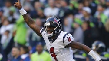 SEATTLE, WA - OCTOBER 29: Quarterback Deshaun Watson #4 of the Houston Texans cheers as DeAndre Hopkins #10 scores a 72 yard touchdown against the Seattle Seahawks in the fourth quarter at CenturyLink Field on October 29, 2017 in Seattle, Washington. Jonathan Ferrey/Getty Images/AFP
== FOR NEWSPAPERS, INTERNET, TELCOS & TELEVISION USE ONLY ==