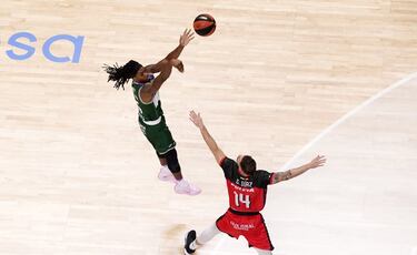 El Unicaja revienta al Covirán al principio y con un gran final